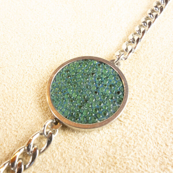 bracelet médaillon avec du galuchat bleu vert