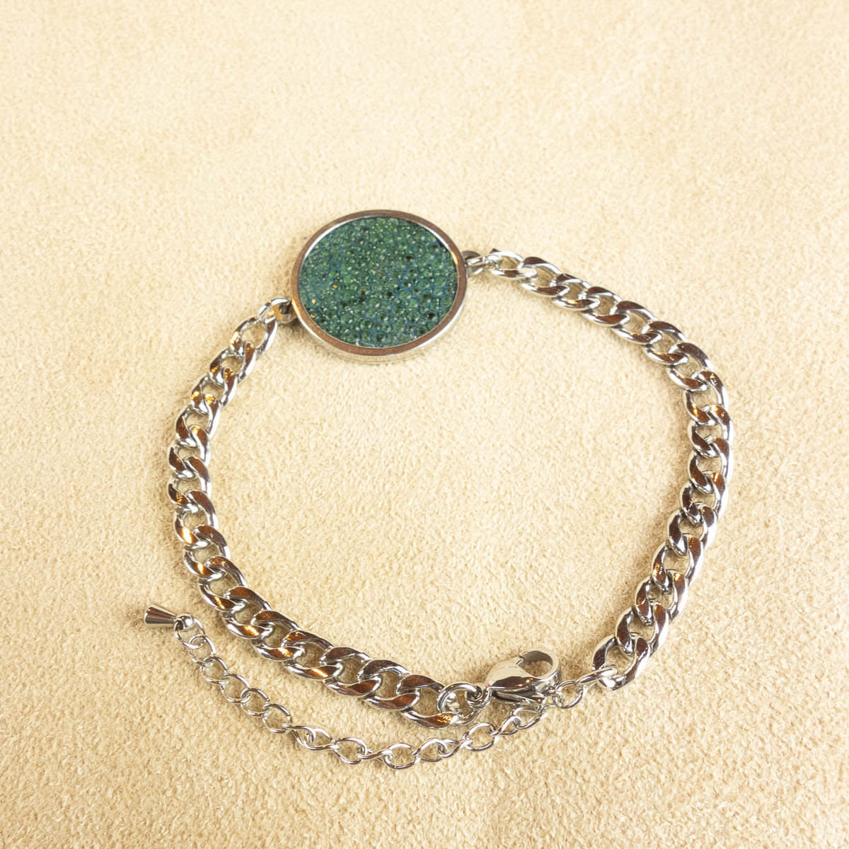 bracelet avec médaillon en galuchat