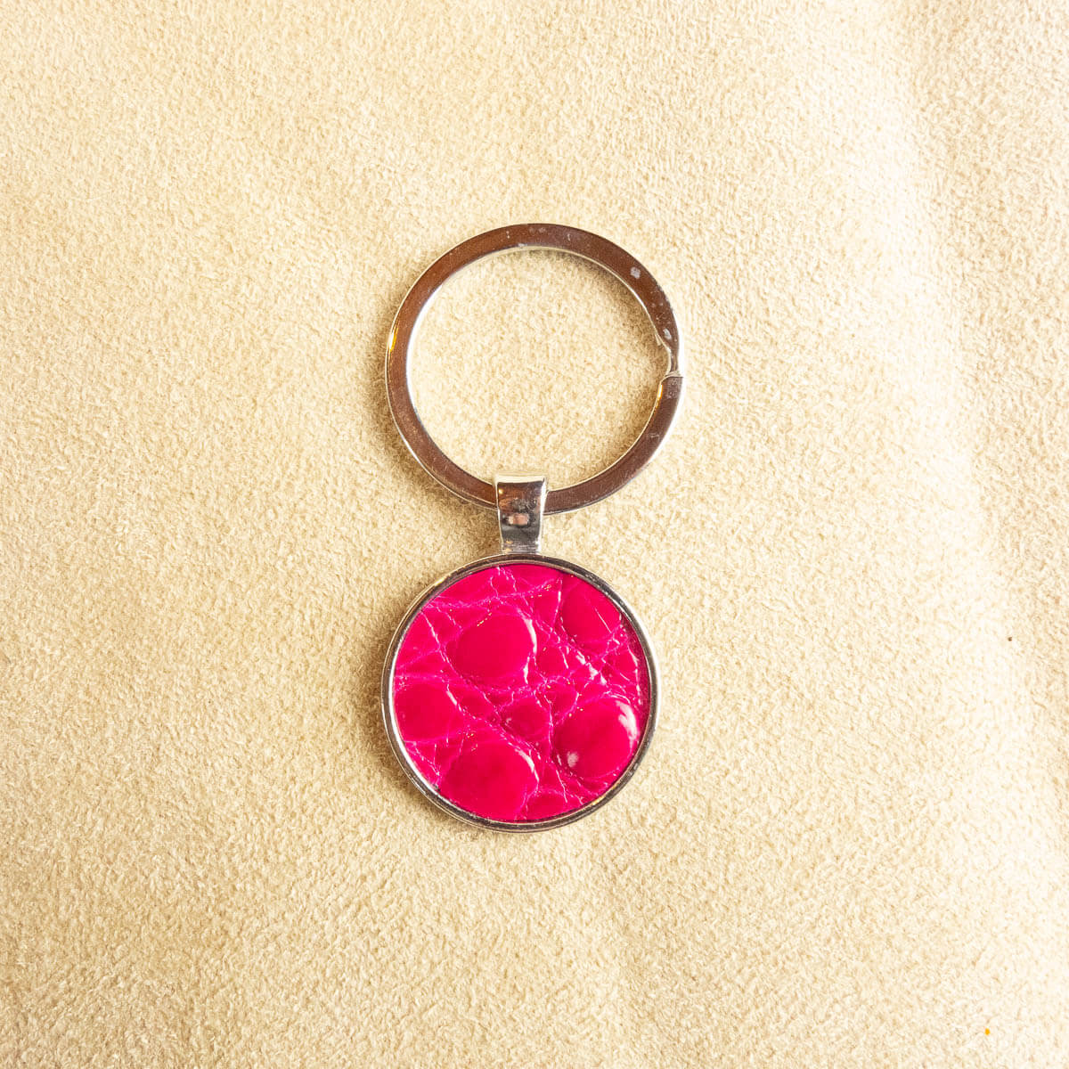 porte-clés en cuir de croco rose