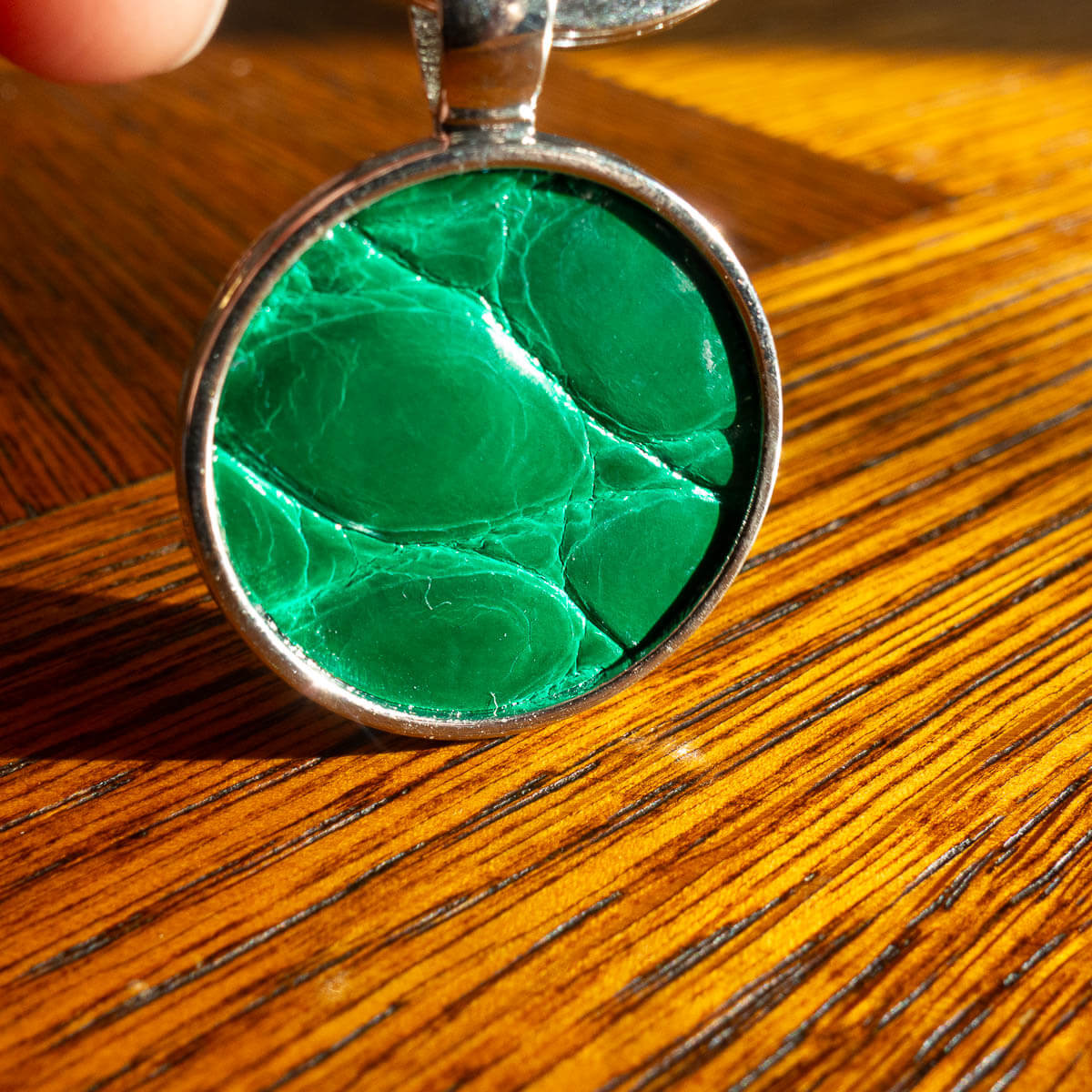 porte-clés en cuir de croco vert