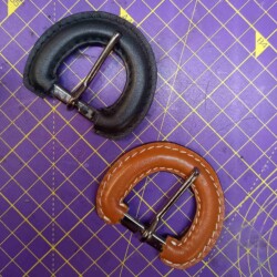 boucles gainés de cuir