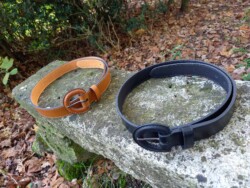 Le duo de ceintures en cuir